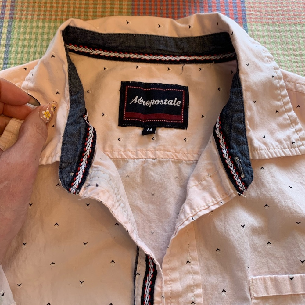 Aeropostale Men's pink dress shirt/front pocket button sleeves great condition